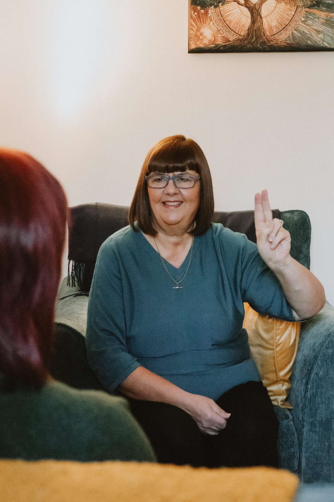 Tracy Ann Wood doing emdr therapy eye movements with a client.